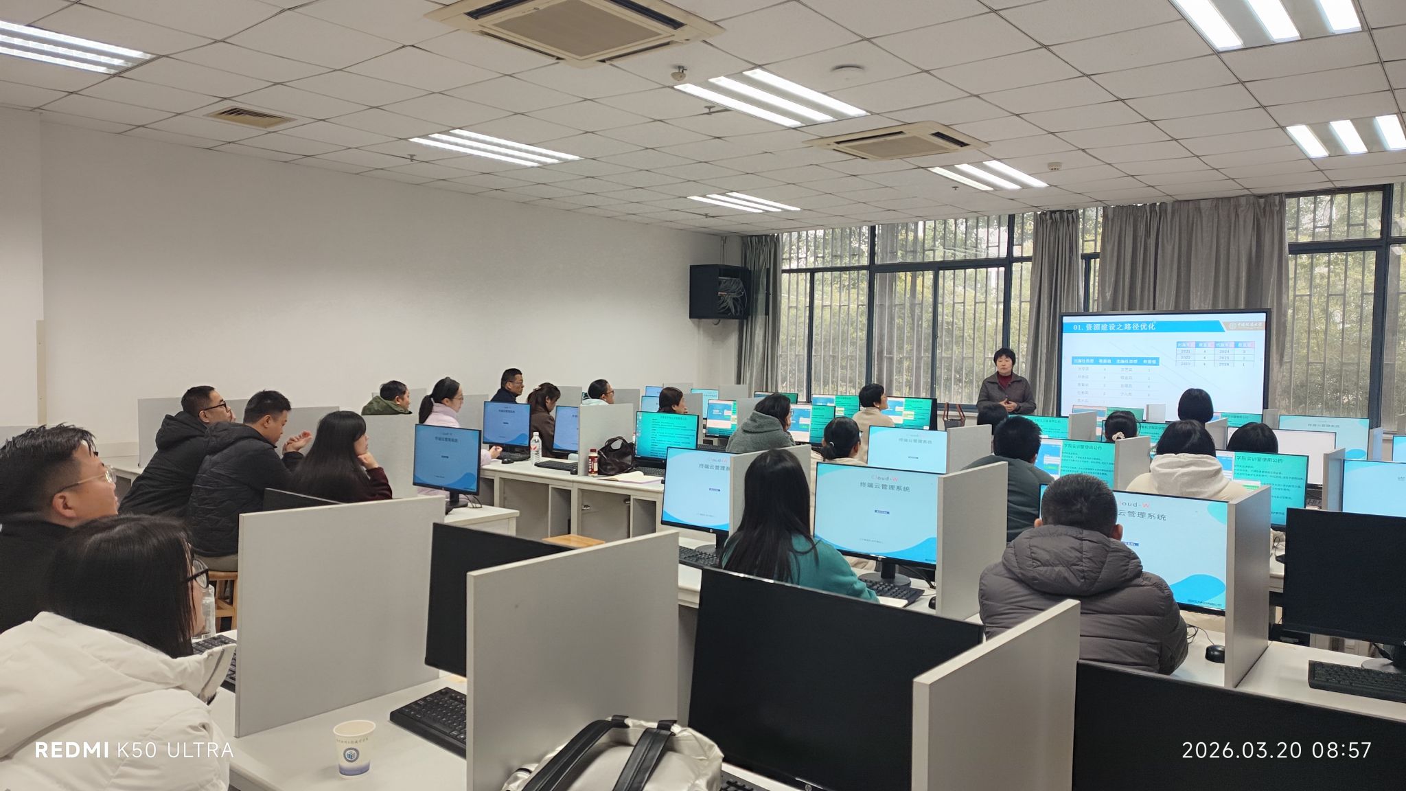 经验共享促发展 业务研学强本领——中国地质大学（武汉）张凌云副研究馆员莅临图书馆开展专题培训